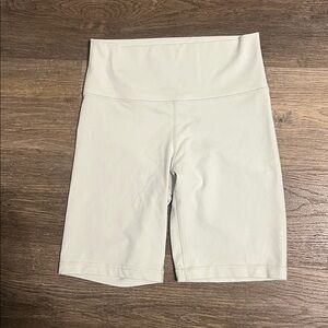 TnAction Aritzia TnaBUTTER High Rise Light Green Biker Shorts Medium